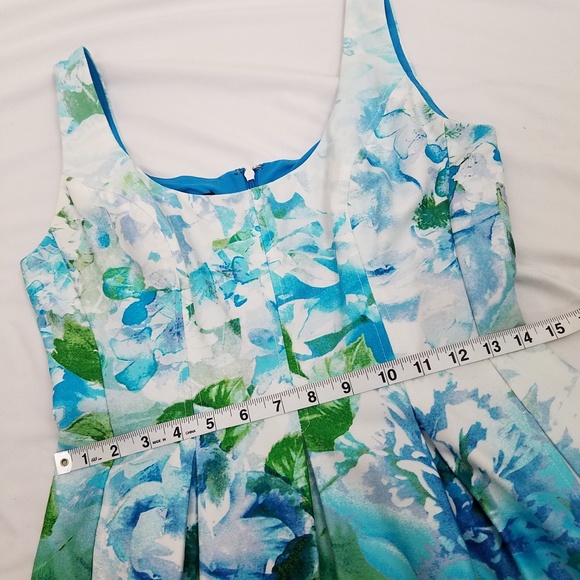 Nine West Fit & Flare Dress 4 Blue Floral Pockets - Picture 7 of 8